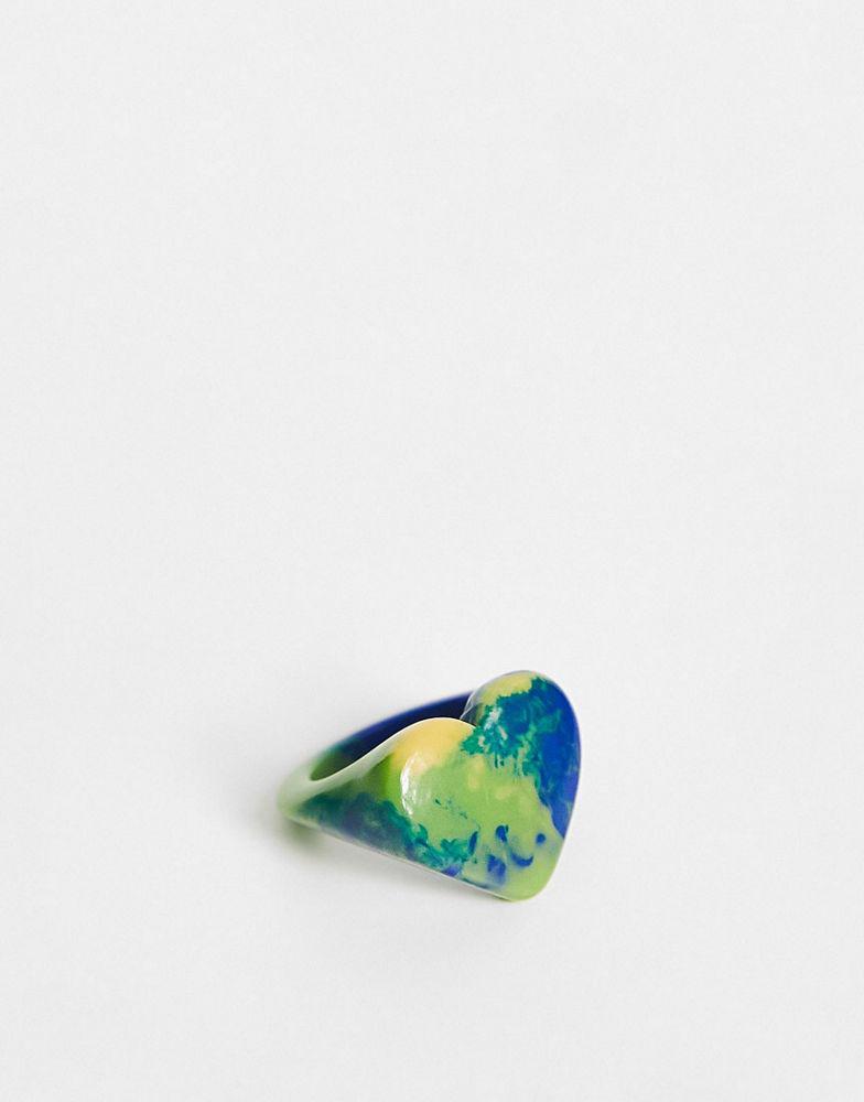 ASOS DESIGN plastic ring in heart shape with tie dye colours商品第1张图片规格展示