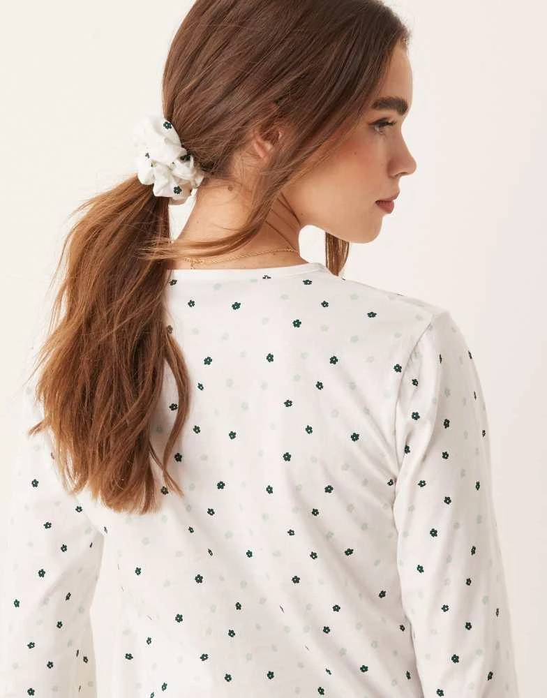 商品ASOS|ASOS DESIGN mix & match long sleeve henley pyjama top in green ditsy with scrunchie,价格¥36,第3张图片详细描述
