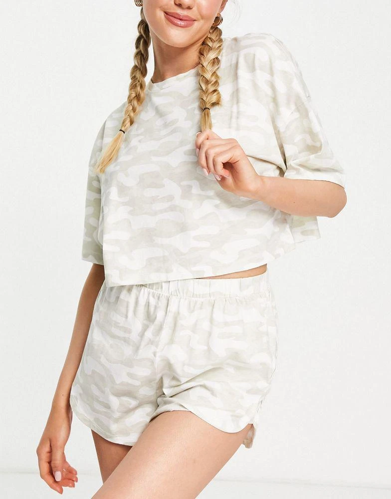 商品Topshop|Topshop camouflage print t shirt and shorts pyjama set in multi,价格¥182,第1张图片