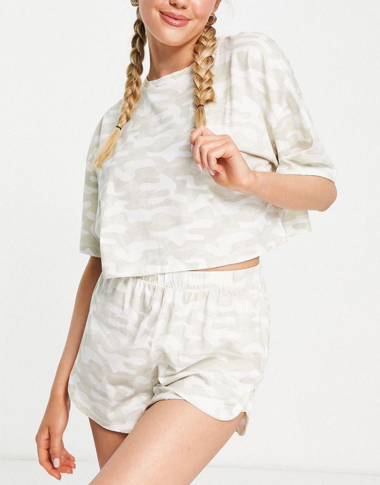 商品Topshop|Topshop camouflage print t shirt and shorts pyjama set in multi,价格¥172,第1张图片