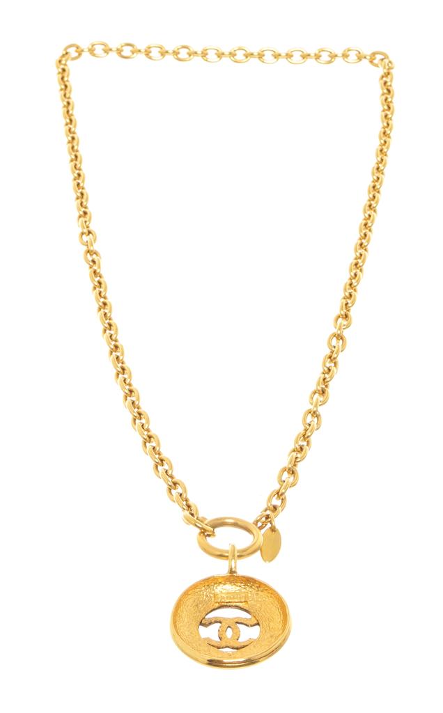 Chanel Gold Metal Vintage CC Round Pendant Necklace商品第2张图片规格展示