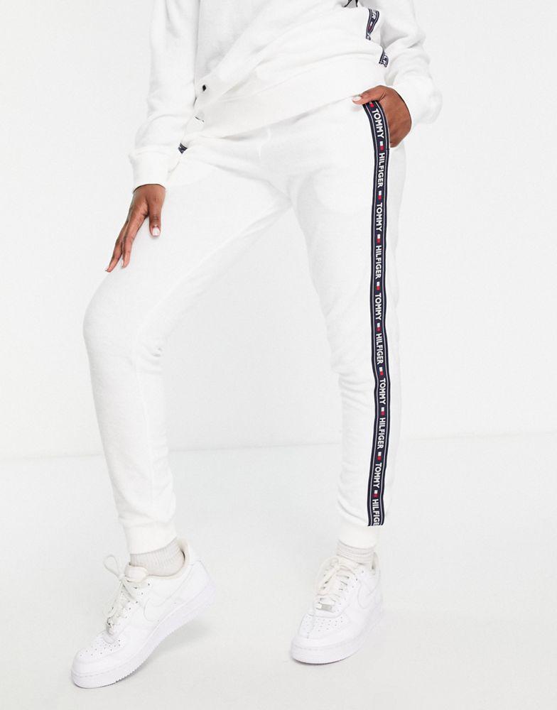 商品Tommy Hilfiger|Tommy Hilfiger Authentic Towelling logo joggers in white,价格¥526,第1张图片