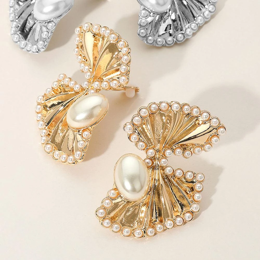 商品FASHNZFAB|Pearl Trimmed Fan Clip On Earrings,价格¥212,第1张图片详细描述