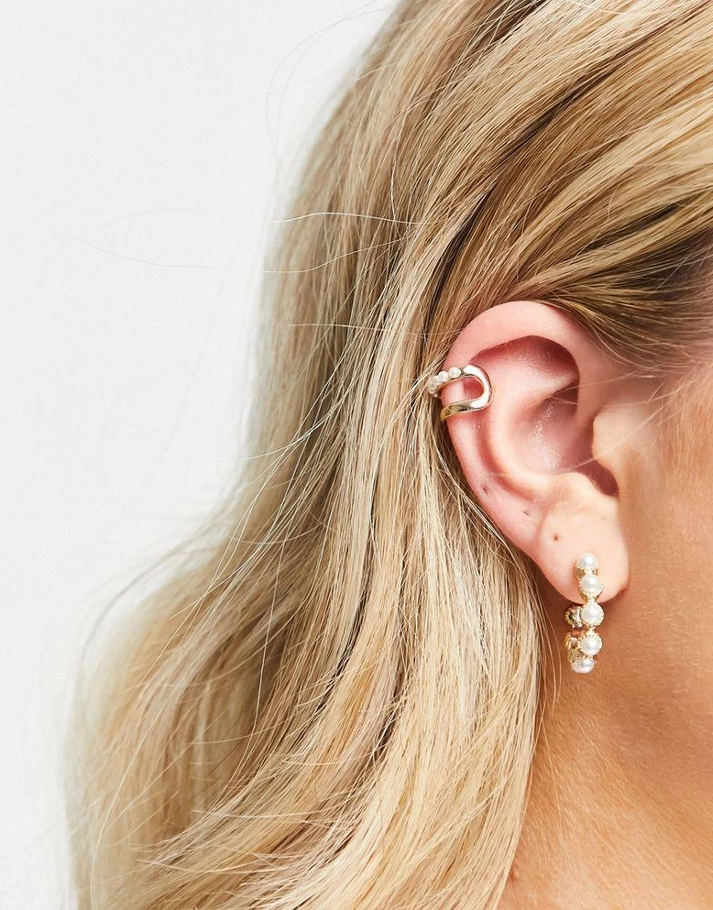 商品Topshop|Topshop double row faux pearl ear cuff in gold,价格¥44,第1张图片