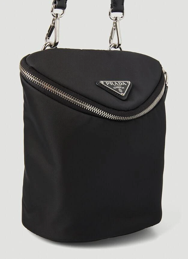 Logo Plaque Crossbody Pouch in Black 商品