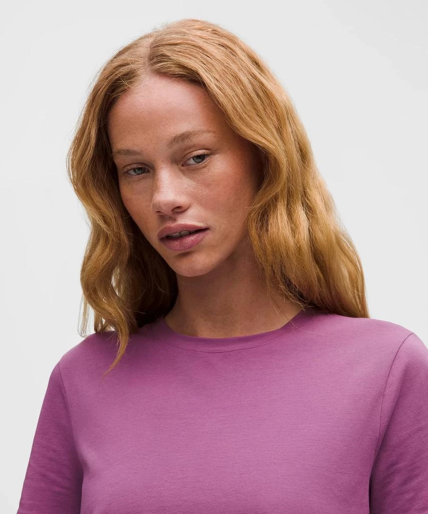 Love Curved-Hem Crewneck T-Shirt 商品