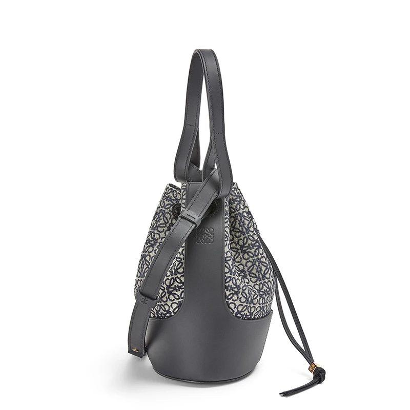 【包税】LOEWE/罗意威 22春夏新款Balloon系列 女士小号黑色海军蓝色徽标提花织物配皮抽绳水桶手提气球包0010643997 商品