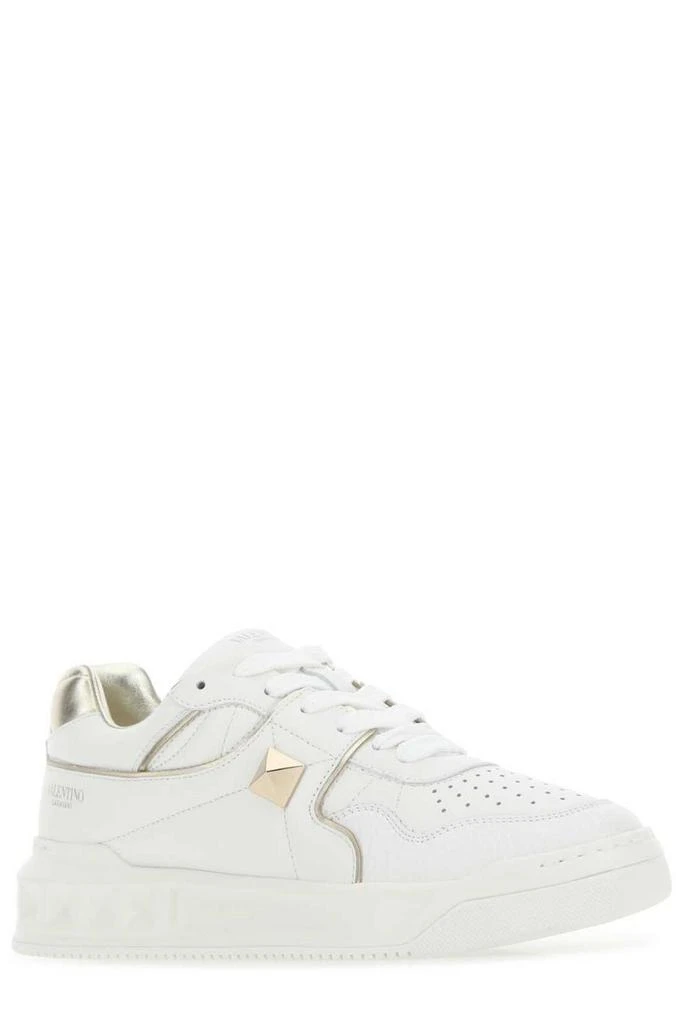 商品Valentino|Valentino Garavani One Stud Low-Top Sneakers,价格¥5582,第2张图片详细描述