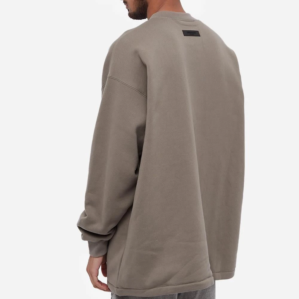 商品Essentials|Fear of God ESSENTIALS Logo Long Sleeve Fleece Sweat - Desert Taupe,价格¥396,第3张图片详细描述