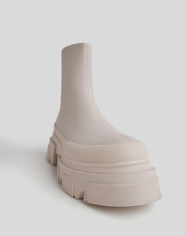 商品Bershka|Bershka chunky ankle pull on ankle boots in cream,价格¥379,第4张图片详细描述