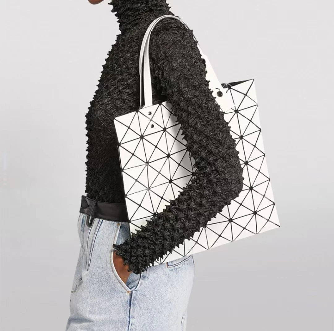 三宅一生 ISSEY MIYAKE Lucent系列 六格亮面大容量 人造革 托特包Tote包购物袋电脑包单肩手提包 女款 白色 商品