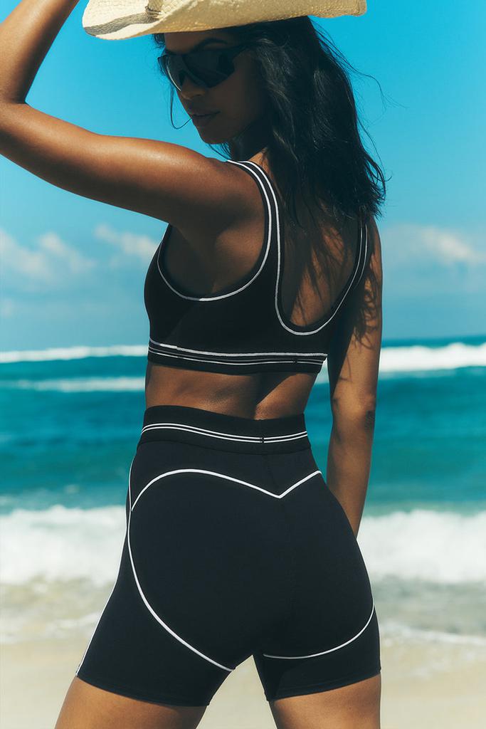 f8fb686a-1821-3533-b649-