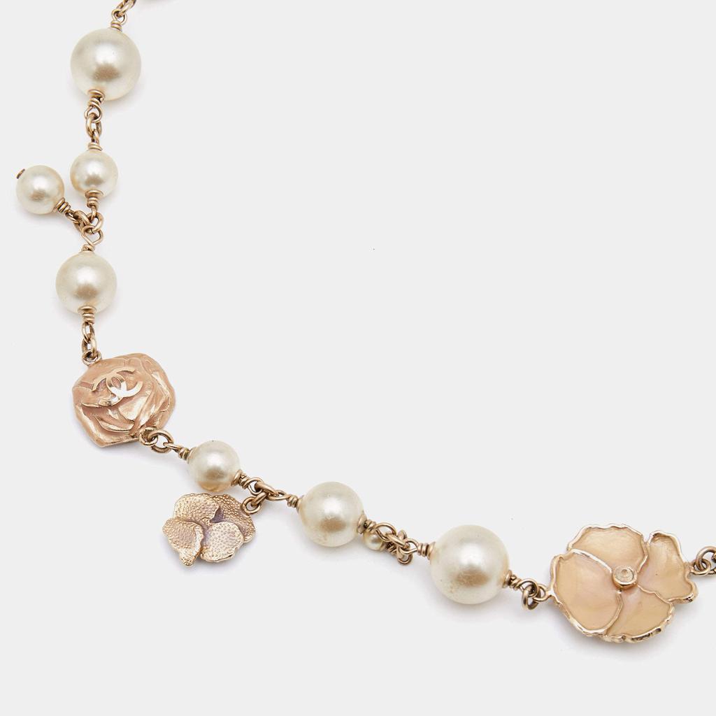 Chanel Pale Gold Tone Camelia CC Charm Pearl Necklace商品第3张图片规格展示