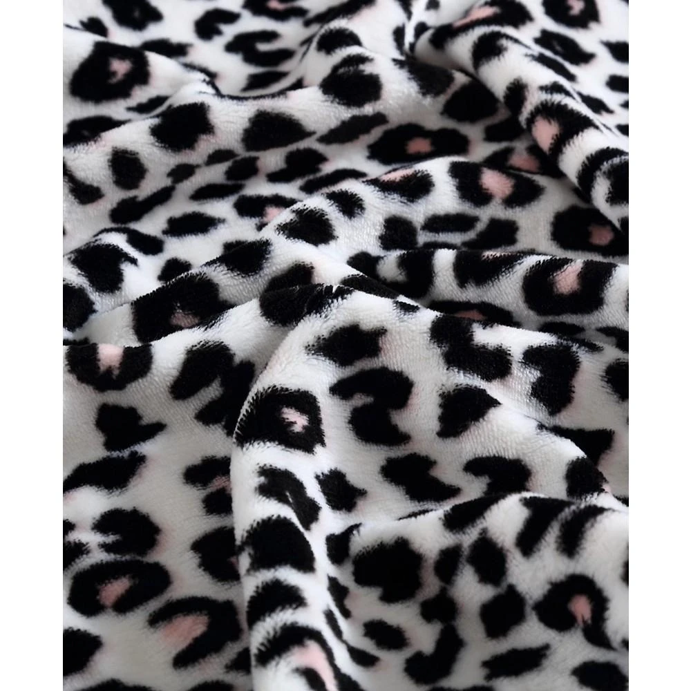 商品Betsey Johnson|Betsey's Leopard Ultra Soft Plush Blanket,价格¥531,第3张图片详细描述