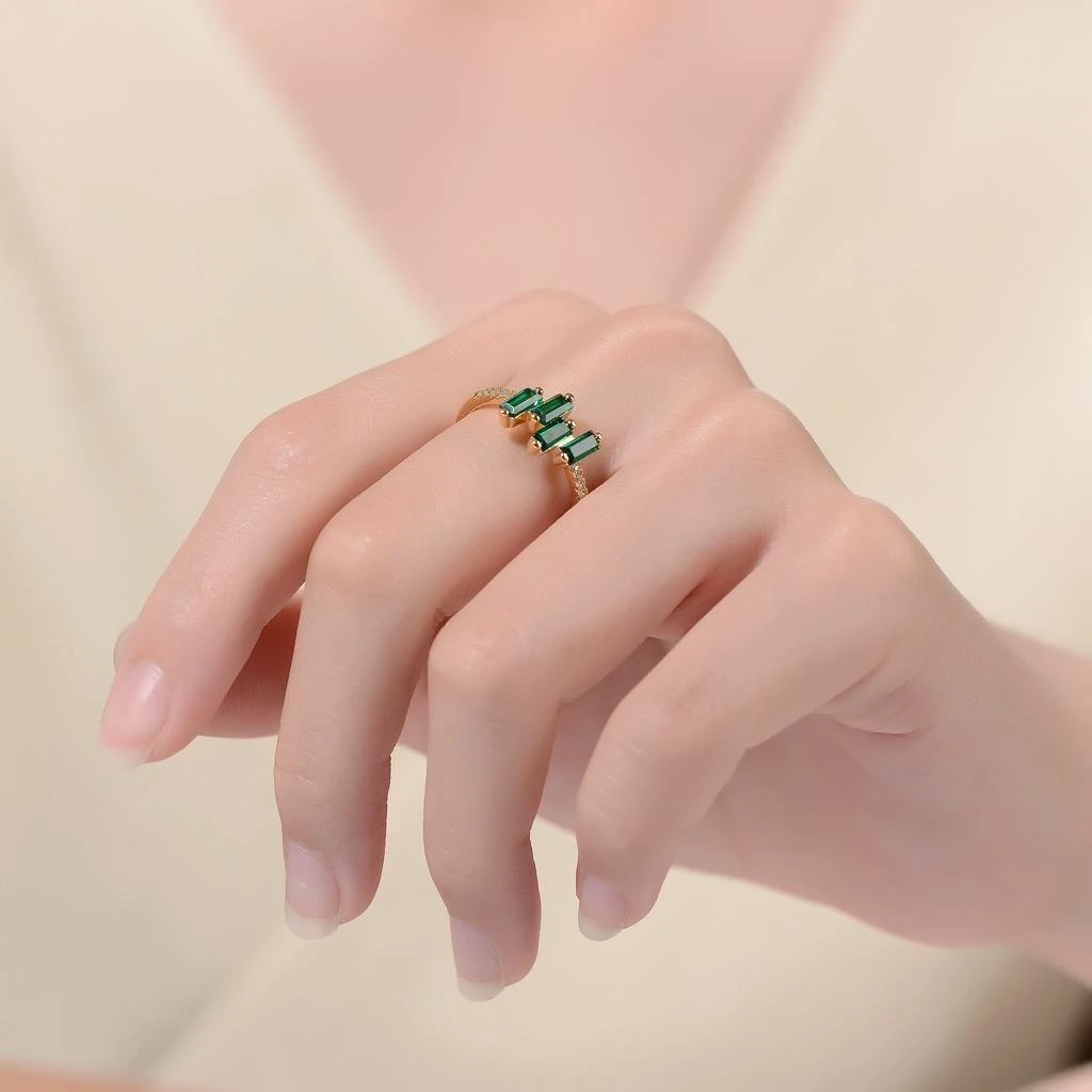 商品Genevive|Ga Sterling Silver 14k Gold Plated And Emerald Cubic Zirconia Modern Ring,价格¥429,第2张图片详细描述