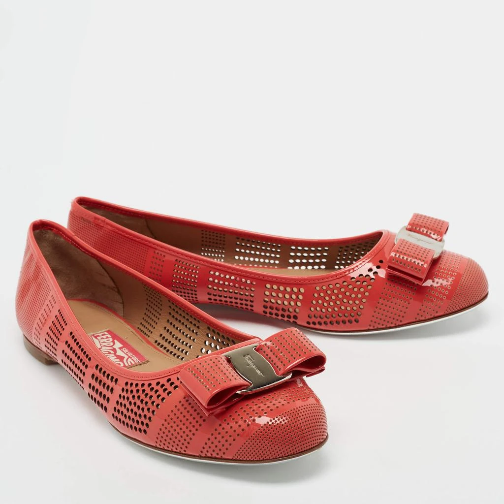 商品[二手商品] Salvatore Ferragamo|Salvatore Ferragamo Coral Orange Laser Cut Patent Leather Varina Ballet Flats Size 39.5,价格¥3171,第4张图片详细描述