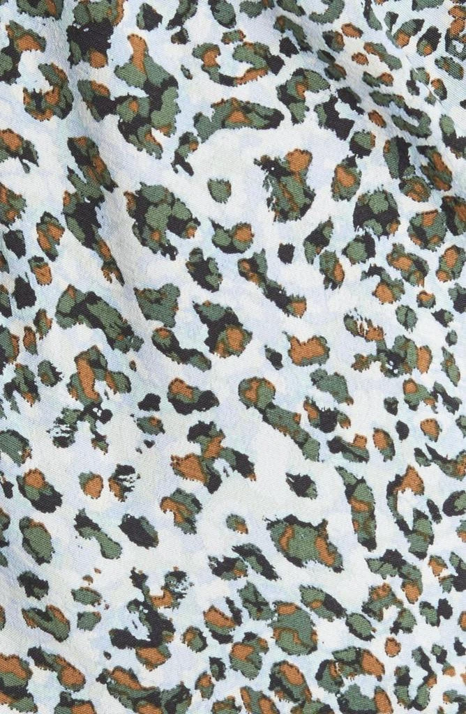 Animal Print Button-Up Blouse 商品