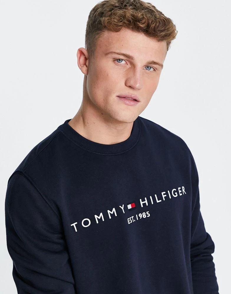 商品Tommy Hilfiger|Tommy Hilfiger embroidered logo sweatshirt in navy,价格¥750,第3张图片详细描述