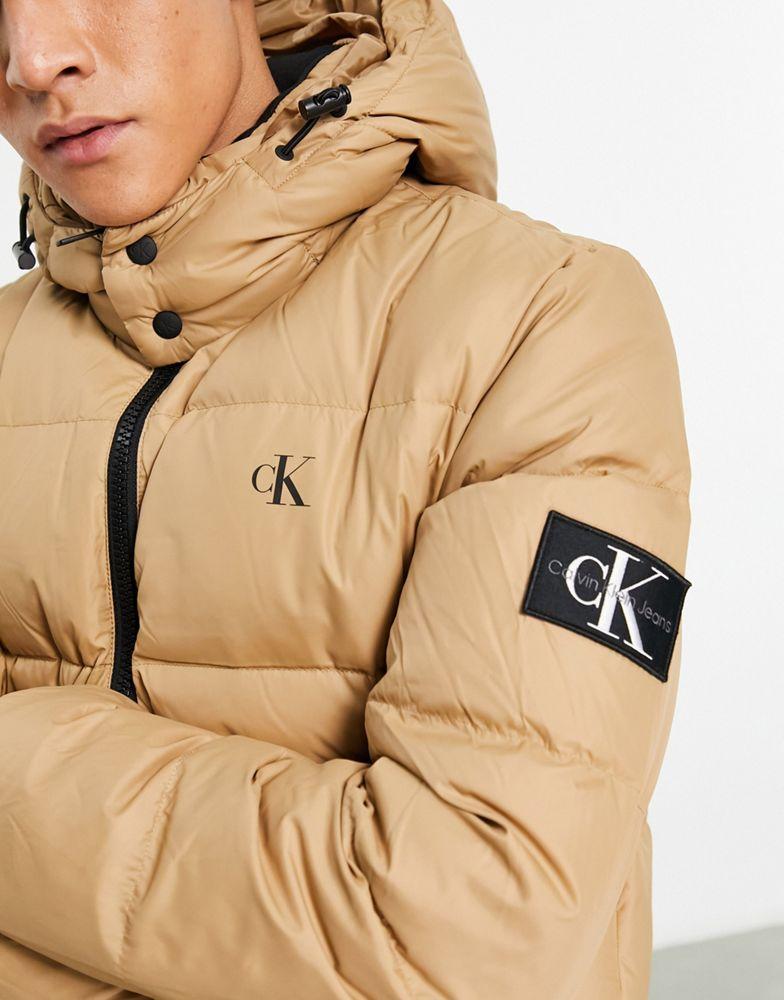 Calvin Klein Jeans essentials logo detatchable hood down puffer jacket in camel商品第4张图片规格展示