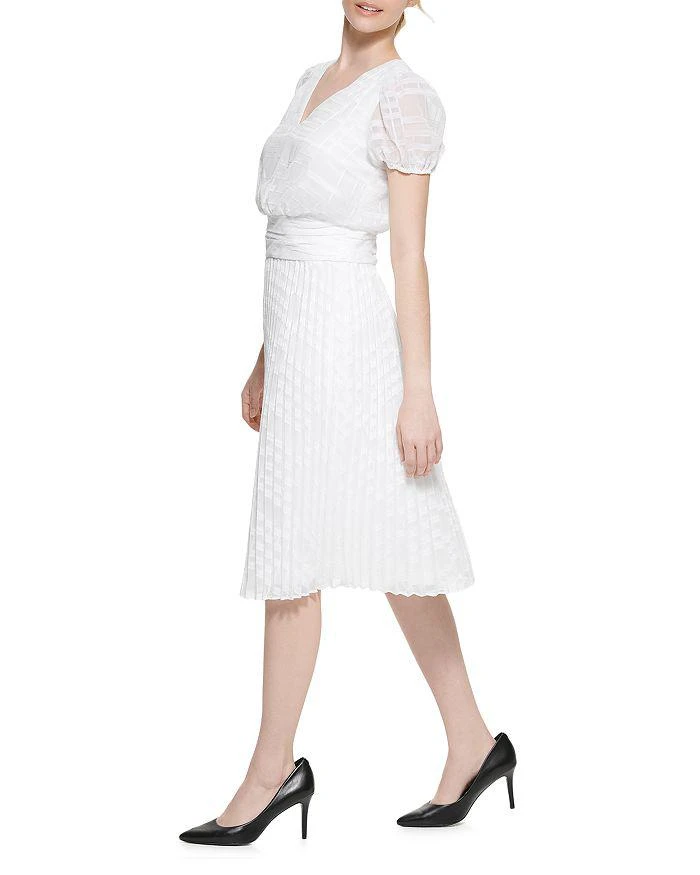 商品Karl Lagerfeld Paris|V Neck Midi Dress,价格¥354,第4张图片详细描述