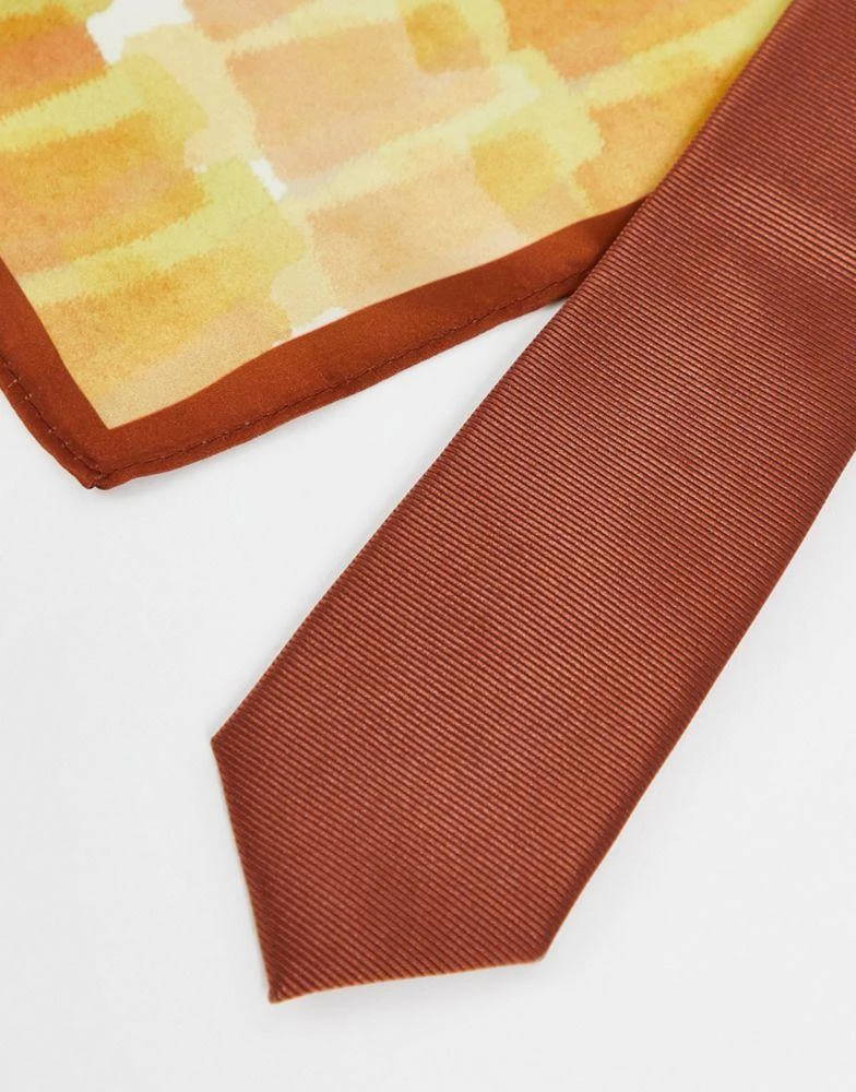 商品ASOS|Noak slim tie in brown with abstract print pocket square and lining,价格¥117,第3张图片详细描述