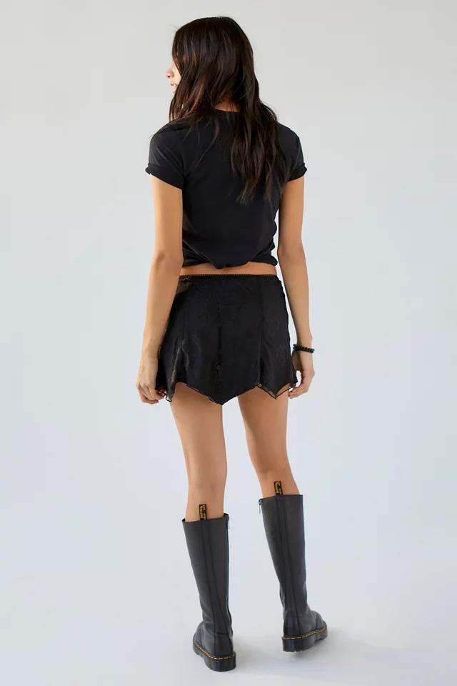 商品Urban Outfitters|UO Mary Lace Low-Rise Mini Skirt,价格¥71,第5张图片详细描述