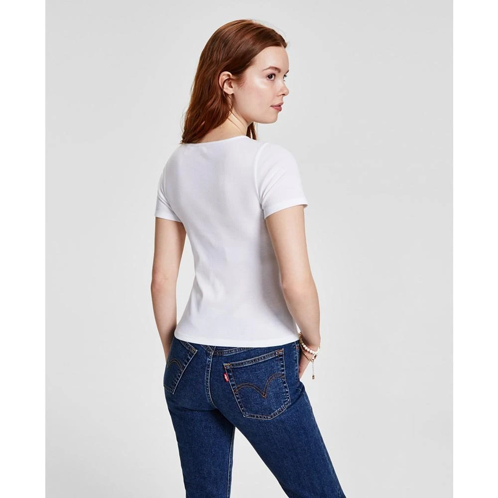 商品Levi's|Women's Slim Fit Honey Ribbed Logo T-Shirt,价格¥133,第2张图片详细描述