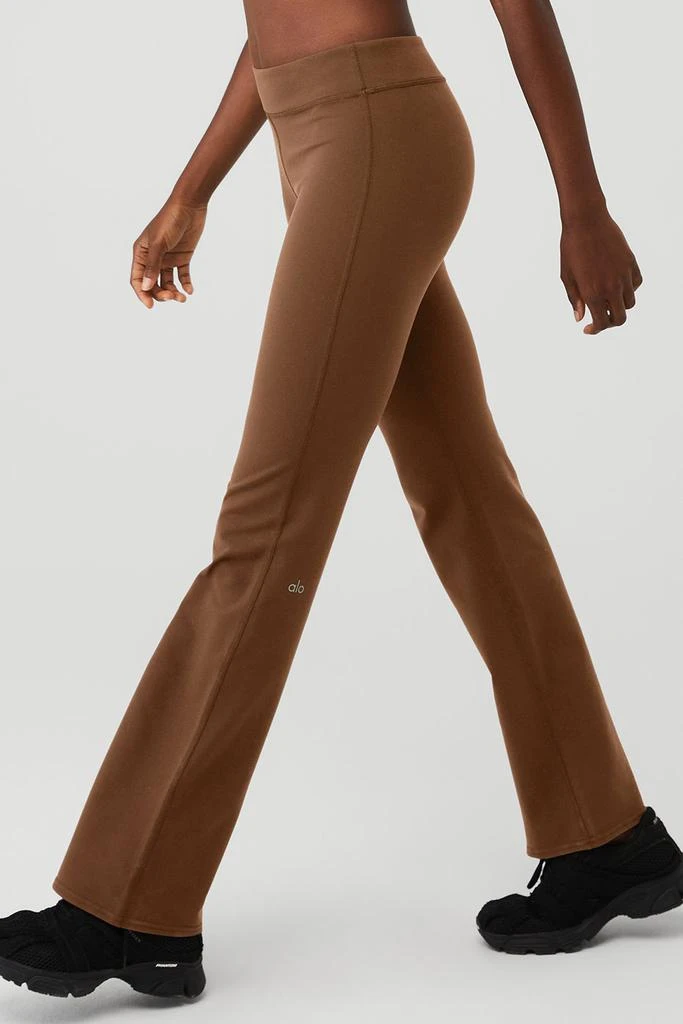 商品Alo|Airbrush Low-Rise Bootcut Legging - Cinnamon Brown,价格¥659,第3张图片详细描述
