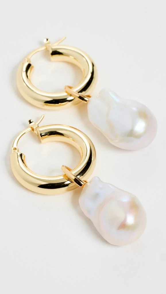 商品Shashi|Domino Pearl Earrings,价格¥586,第3张图片详细描述