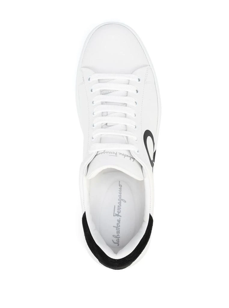 商品Salvatore Ferragamo|Salvatore Ferragamo Mans White And Black Leather Sneakers With Gancini Print,价格¥2903,第4张图片详细描述
