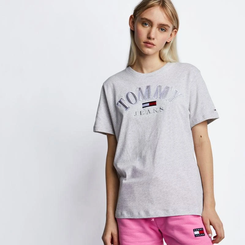 商品Tommy Hilfiger|Tommy Jeans Shortsleeve - Women T-Shirts,价格¥330,第1张图片