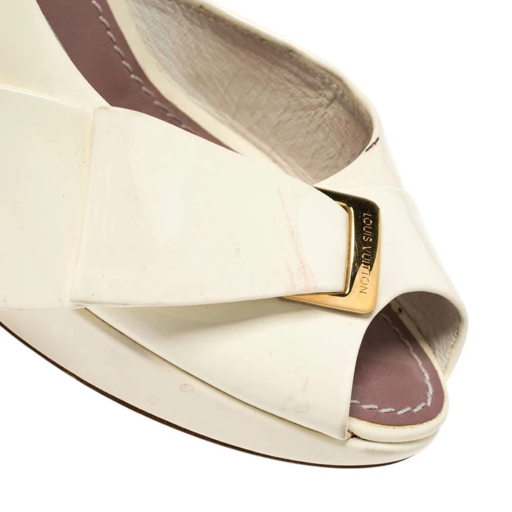 Louis Vuitton Off-White Patent Leather Apple Peep Toe Pumps Size 36.5 商品