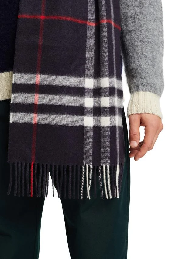 商品Burberry|经典格纹山羊绒围巾,价格¥4431,第3张图片详细描述