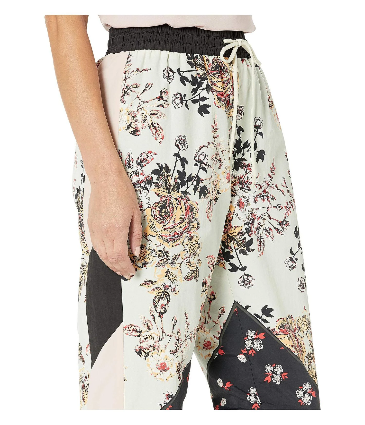 商品Juicy Couture|Secret Garden Floral Nylon Track Pants,价格¥211,第5张图片详细描述