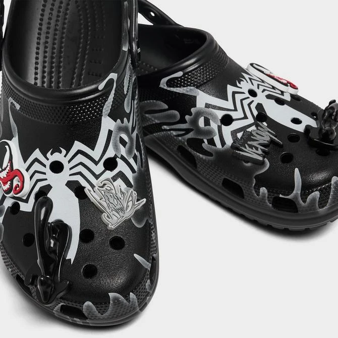 商品Crocs|Crocs x Spider-Man Venom Classic Clogs,价格¥446,第3张图片详细描述