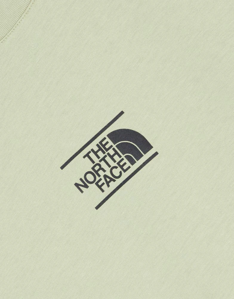 商品The North Face|The North Face Dome at Center cropped t-shirt in khaki Exclusive at ASOS,价格¥256,第2张图片详细描述