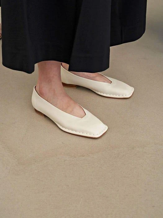 商品NEUTE|Freja Hand Stitch Loafer Shoes (White),价格¥1900,第2张图片详细描述
