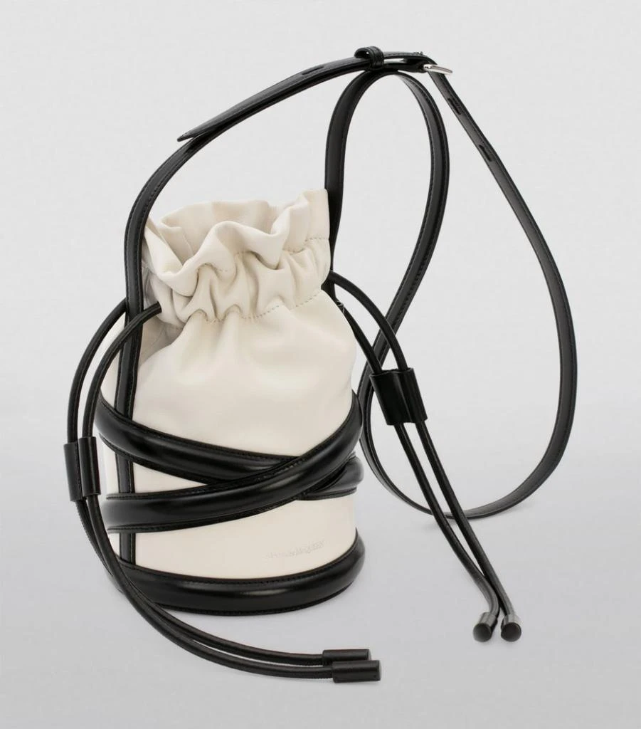 商品Alexander McQueen|Leather The Curve Drawstring Bucket Bag,价格¥12840,第5张图片详细描述