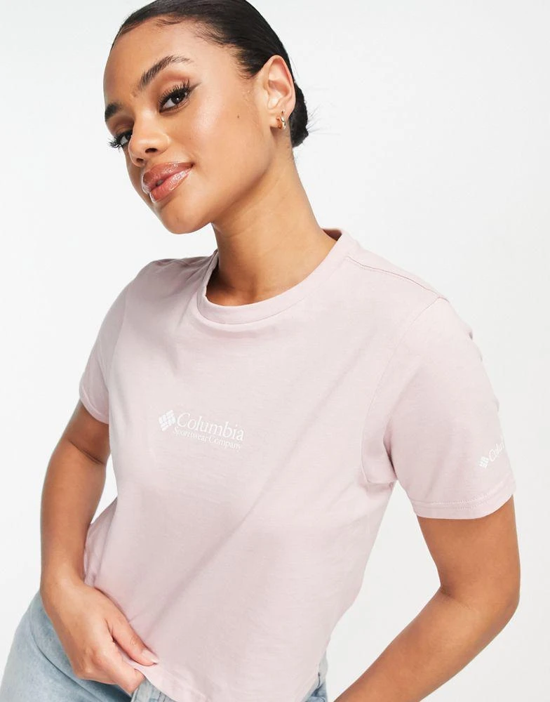 商品Columbia|Columbia CSC Basic Logo cropped t-shirt in pink Exclusive at ASOS,价格¥108,第4张图片详细描述