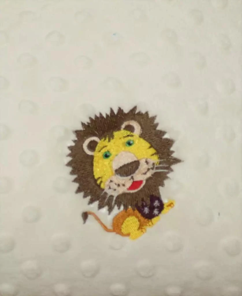 商品Lil' Cub Hub|Minky Baby Boy Girl Blanket With Embroidered Lion,价格¥382,第3张图片详细描述