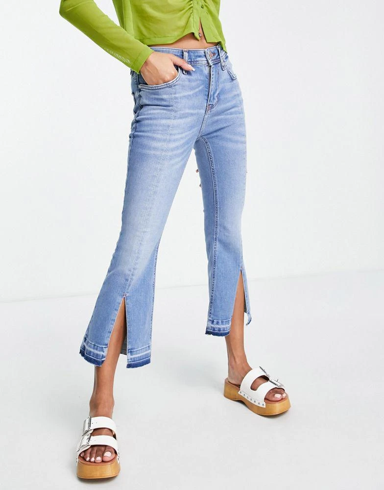 商品River Island Petite|River Island Petite split front kickflare cropped jeans in medium blue,价格¥267,第2张图片详细描述