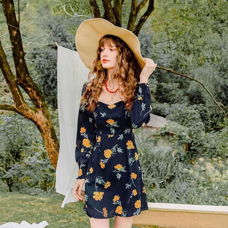 Arya藏青虞美人印花法式连衣裙 | Arya Dress - Navy Floral商品第1张图片规格展示