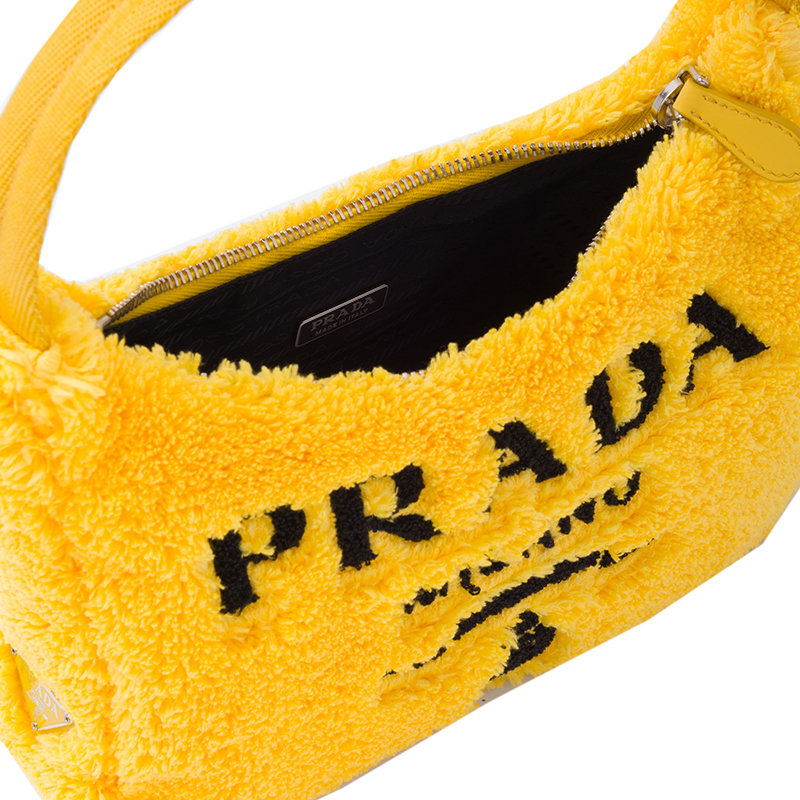 【预售3-7天】PRADA/普拉达 22新款Re-Edition 2000系列 女士迷你黄色/黑色织物徽标印花饰徽标吊饰单肩斜挎毛圈包hoob流浪包1NE515_2DXO_F0C5K商品第4张图片规格展示