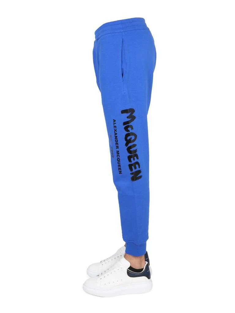 商品Alexander McQueen|ALEXANDER MCQUEEN JOGGING PANTS WITH GRAFFITI LOGO,价格¥3194,第3张图片详细描述