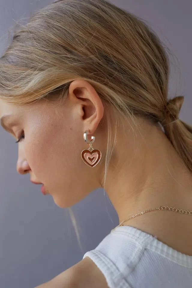 商品Urban Outfitters|Enamel Heart Charm Hoop Earring,价格¥76,第2张图片详细描述