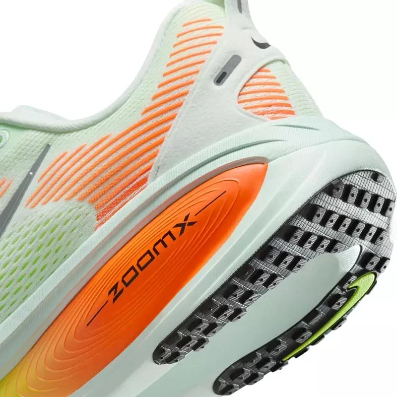 Nike Men's Vomero 18 Running Shoes 商品