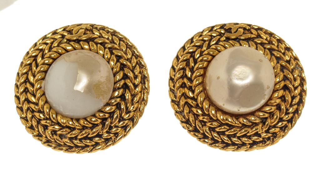 Chanel Gold CC Pearl Braided Disc Earrings商品第1张图片规格展示