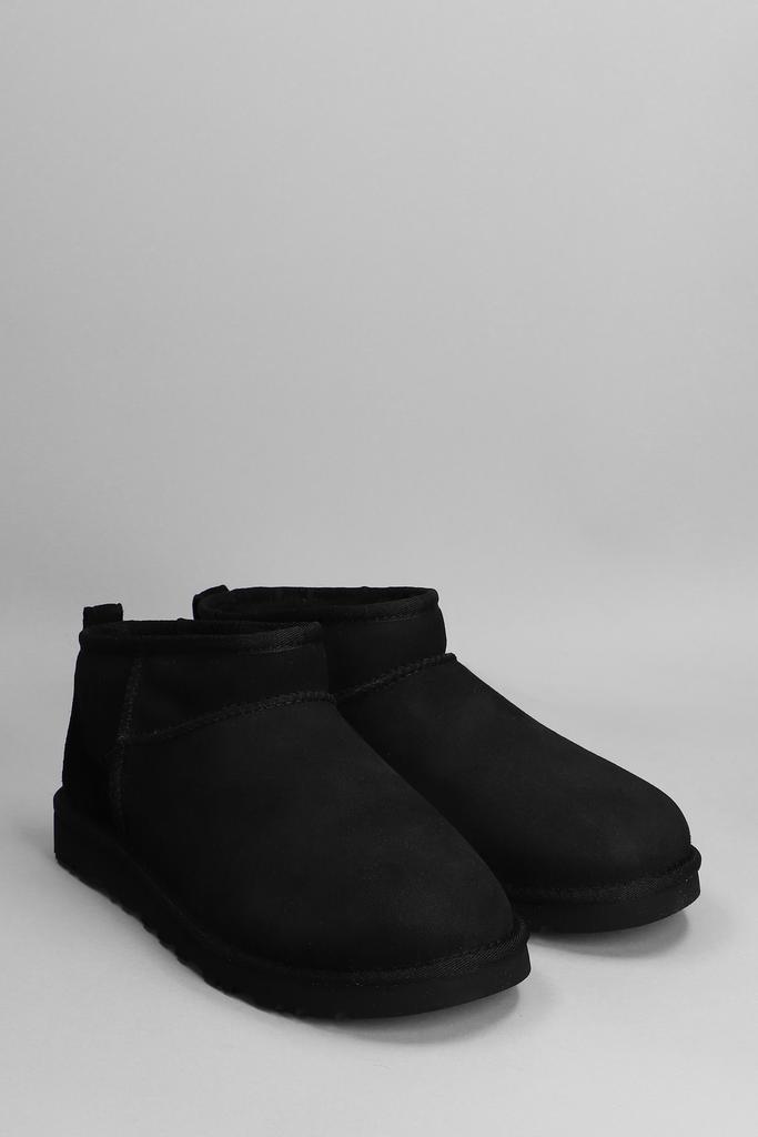UGG Classic Ultra Mini Low Heels Ankle Boots In Black Suede商品第2张图片规格展示