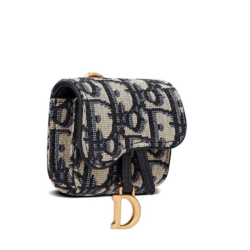 商品Dior|【预售3-7天】DIOR/迪奥 21秋冬 SADDLE系列 女士蓝色老花帆布金属D装饰马鞍AIRPODS PRO套S5675CTZQ_M928,价格¥4136,第4张图片详细描述