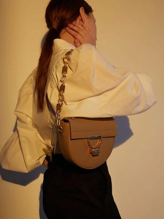 商品Coccinelle|Arlettis Mignon Halfmoon Bag (3 Colors),价格¥2447,第3张图片详细描述